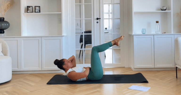 Liggende pilates øvelse