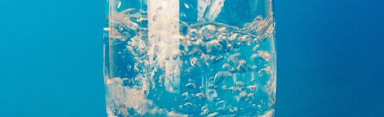 Et glas med vand