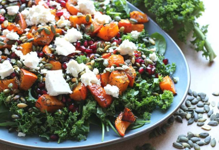 Grønkålssalat med hokkaido og feta